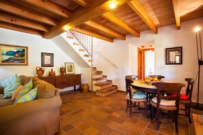 Interior - Charming Mountain Villa only 8km to the beach (Palma de Mallorca)