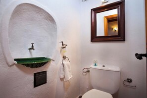 Badewanne, Handtücher, Seife, Shampoo