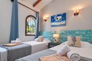 5 chambres, fer et planche à repasser, Wi-Fi, draps fournis