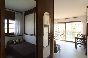 Iron/ironing board, bed sheets - JARDINS DEL MAR 130 (Estartit)