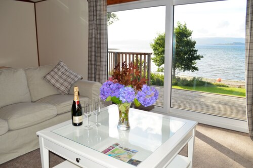 Cockleshell Lodge situé au bord de l'eau près de Otter Ferry-Animaux acceptés