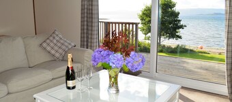 Cockleshell Lodge located at the waters edge near Otter Ferry-Pet friendly