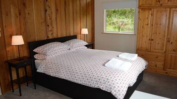 3 bedrooms, WiFi, bed sheets