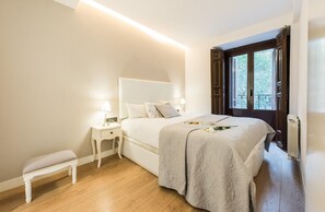 In-room safe, iron/ironing board, free WiFi, bed sheets