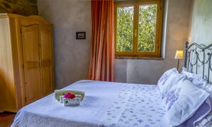 1 bedroom, in-room safe, iron/ironing board, free WiFi