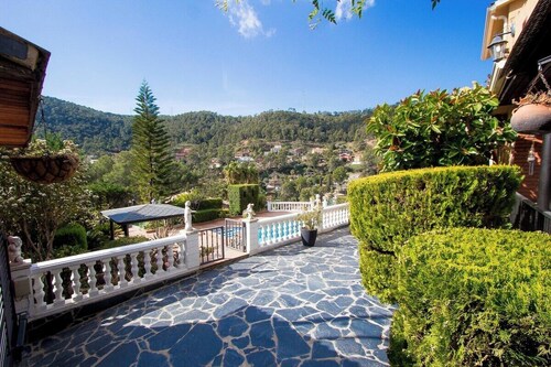 Catalunya Casas: Mountain Villa Torrellesissa, uima-allas, 15 km Barcelonasta!