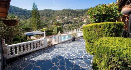 Catalunya Casas: Mountain Villa Torrellesissa, uima-allas, 15 km Barcelonasta!