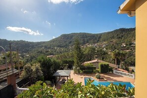 Pool - Mountain escape w/ amazing views just 25km to BCN! (Torrelles de Llobregat)