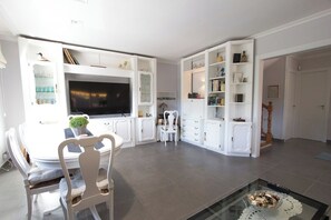 Interior - Mountain escape w/ amazing views just 25km to BCN! (Torrelles de Llobregat)