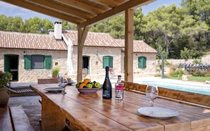 Outdoor dining - Villa Divina Palace with Swimming pool (Stari Grad)