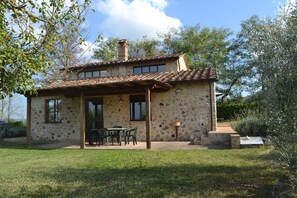 Exterior - Wonderful private villa for 7 people with private pool, TV, patio and panoramic view (San Gimignano)