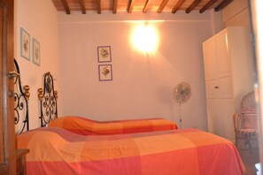 3 bedrooms, iron/ironing board, travel crib