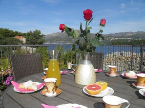 Outdoor dining - President apartment surrounded by ancient walls, two meters from the sea (Dubrovnik)