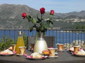 Outdoor dining - President apartment surrounded by ancient walls, two meters from the sea (Dubrovnik)