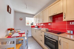 Microwave, oven, toaster, highchair - 1 Bed in Parracombe (oc-n1462) (Parracombe)