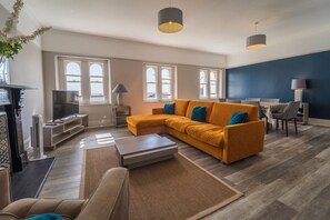 TV, fireplace - Sir Arthur Conan Doyle Apartment (No 6) 1, Elliot Terrace - stunning sea views over Hoe and Plymouth (Plymouth)