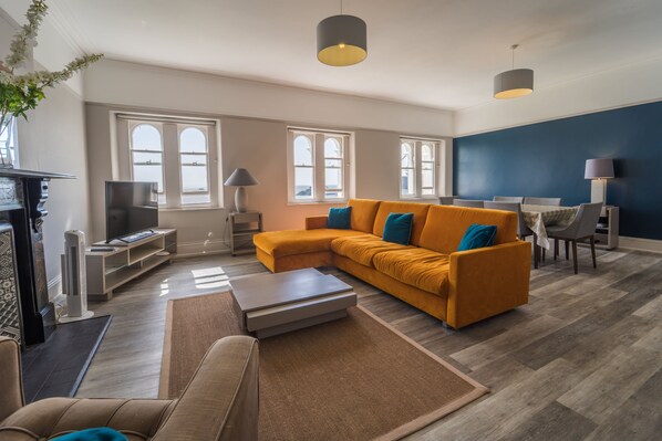 Télévision, cheminée