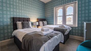 2 chambres, fer et planche à repasser, Internet gratuit, draps fournis