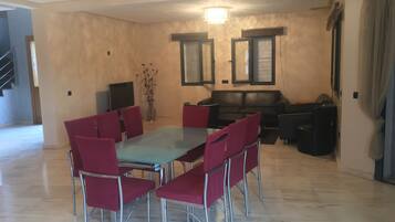 Luxury Villa | In-room dining