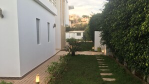 Luxury-Villa | Blick auf den Garten