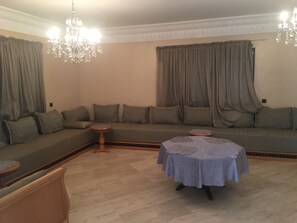 Lounge - Luxurious 5 Bedrooms Villa Ref HI51053 (Agadir)