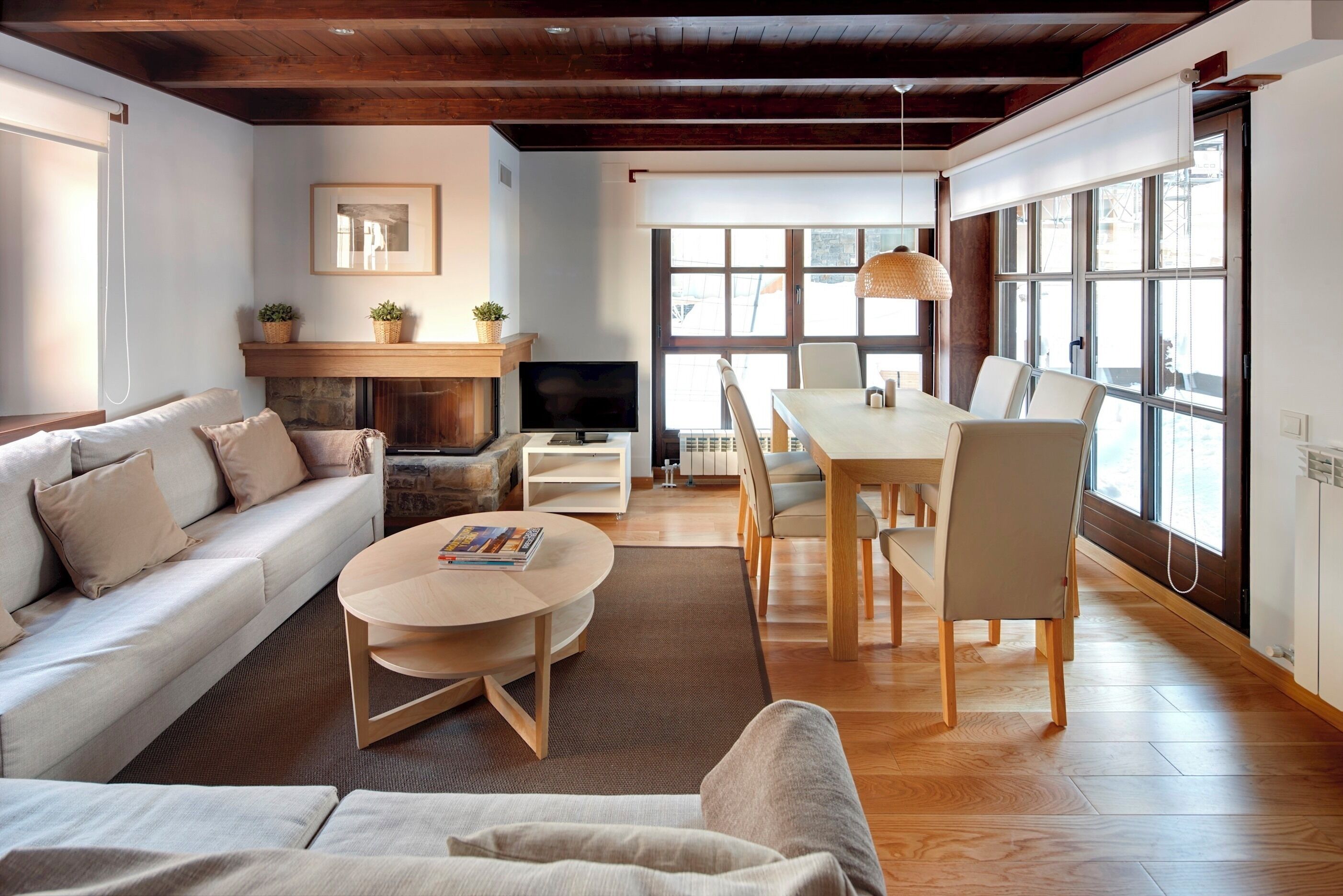 Télévision, cheminée