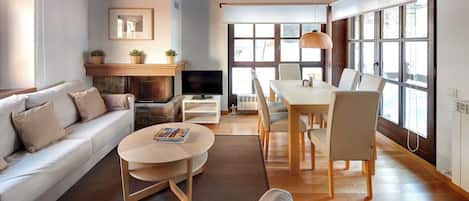 Télévision, cheminée