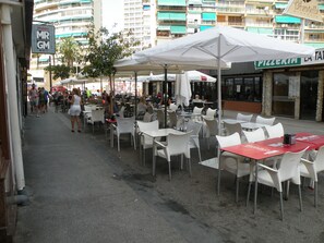 Outdoor dining - LOS PINOS ( BEDROOM) (Benidorm)