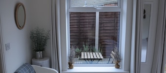 'The Snug' nr York: stunning self-contained studio @ Old Station Master's House.