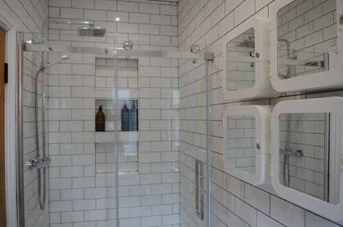 "The Snug", lähellä Yorkia: upea, moderni studio Vanhan aseman majatalossa.