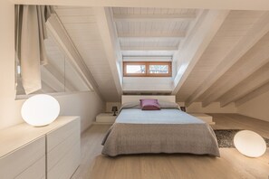 2 bedrooms, soundproofing, iron/ironing board, free WiFi