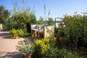 Terrace/patio - Tranquil Costa Brava Retreat with private suite! (Sils)