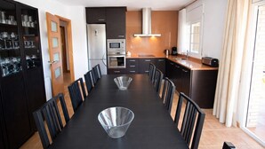 Kaffetrakter/tekoker, kjøleskap, mikrobølgeovn og ovn