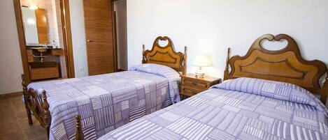 4 Schlafzimmer, Bügeleisen/Bügelbrett, kostenloses WLAN