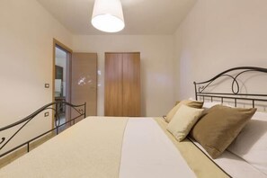 2 bedrooms, Internet, bed sheets