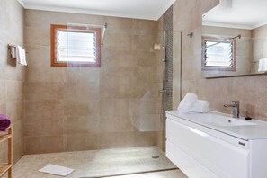 Shower, towels