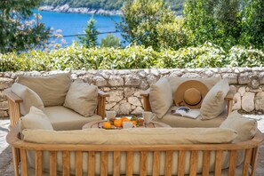 Property grounds - Villa Elpida - Three Bedroom Villa, Sleeps 6 (Lefkada)