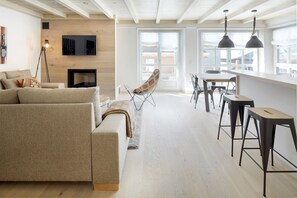 TV, fireplace