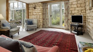 Unclassified image, 5 of 31, button - Buckland Wood Barn, Buckland, Broadway , Gloucestershire (Broadway)