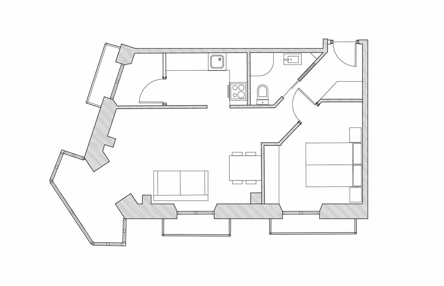 Plano de planta de un hotel con varias habitaciones, una cocina y un baño.