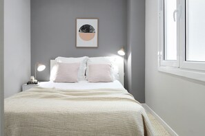 4 bedrooms, iron/ironing board, free WiFi, bed sheets