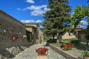 Property grounds - Exclusive Patio with Panorama, Pool & Charme (Castellina in Chianti)