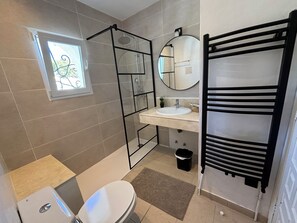 Bathtub, hair dryer, bidet, towels - Privacy villa & pool, a/c, 3 bedrs, 3 ensuite bathrooms, lounge and wifi (Javea)