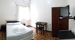 Minibar, desk, iron/ironing board, free WiFi - Figueira Palace Hotel (Dourados)