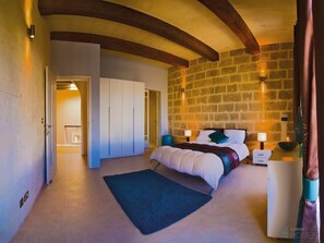5 slaapkamers, een strijkplank/strijkijzer, gratis wifi, beddengoed