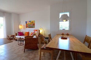 Dining - GREEN MAR A 403 (Pals)
