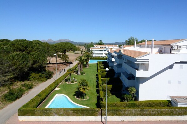 A modern hotel with a swimming pool, manicured gardens, and a clear view of the surrounding landscape. - GREEN MAR A 403 (Pals)