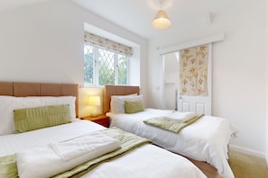 3 chambres, fer et planche Ă repasser, Wi-Fi, draps fournis