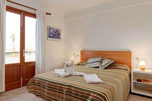 4 bedrooms, WiFi, bed sheets