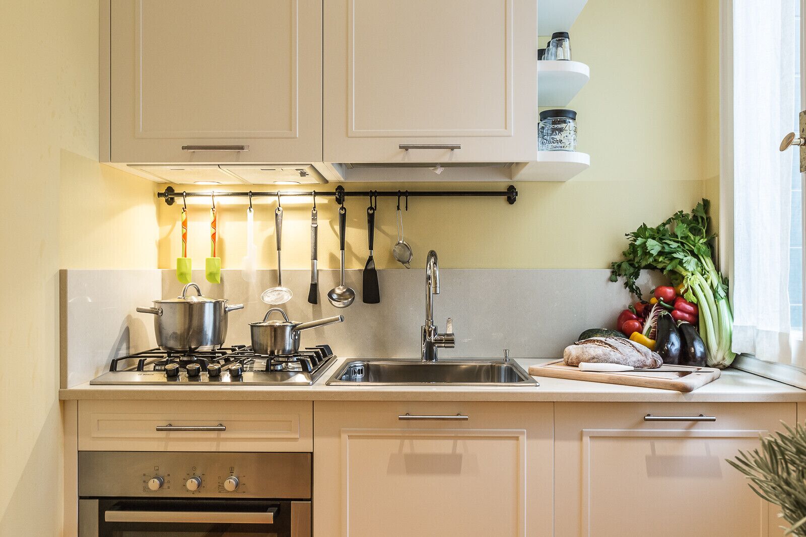 冷蔵庫、電子レンジ、オーブン、食器洗い機